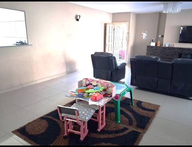 3 BEDROOM HOUSE FOR SALE IN BLUFF